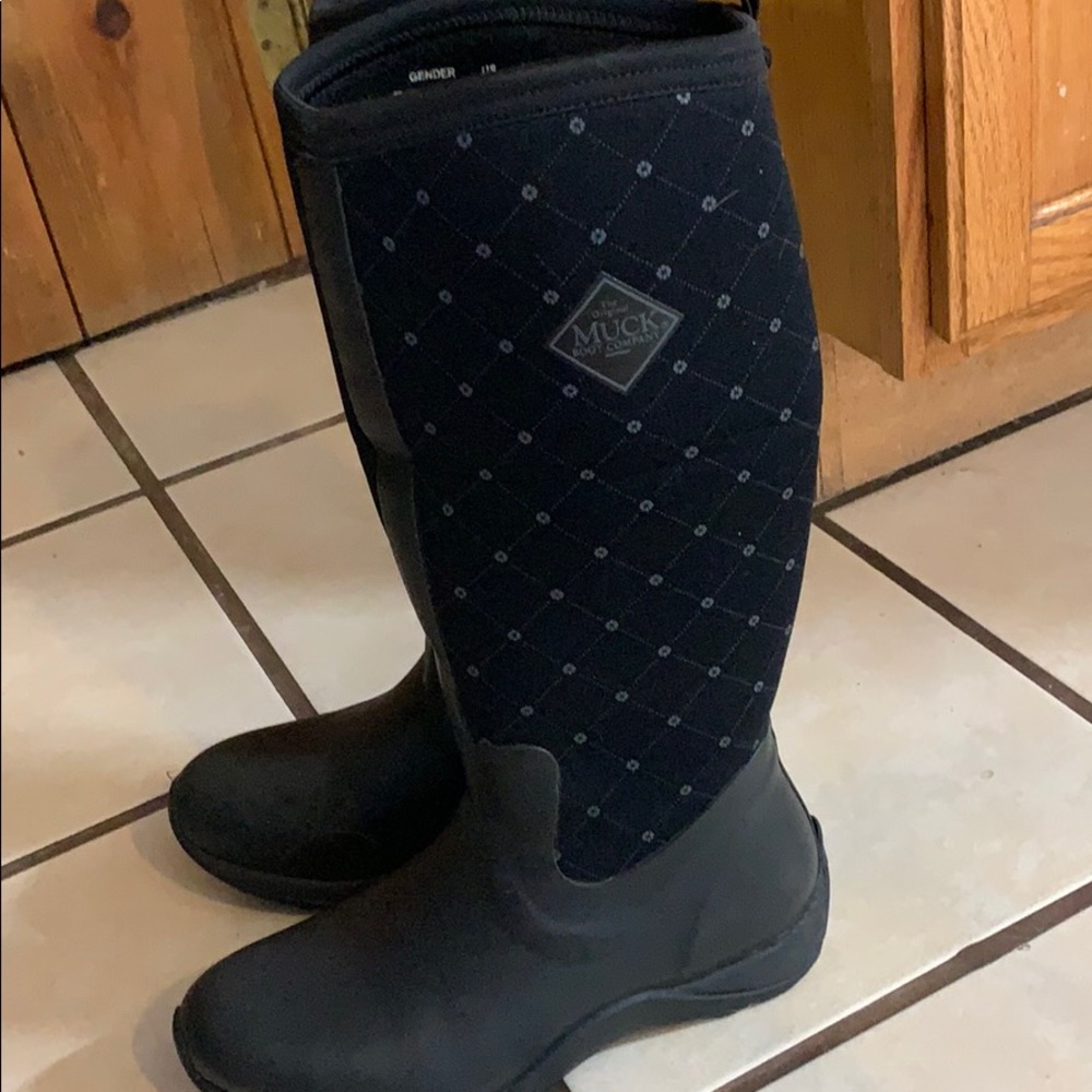 Rubber muck boots